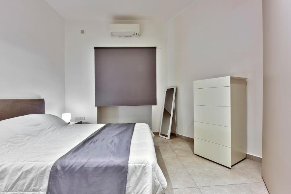 Modern 3 Bed & 2 Bth Apt スリーマ エクステリア 写真